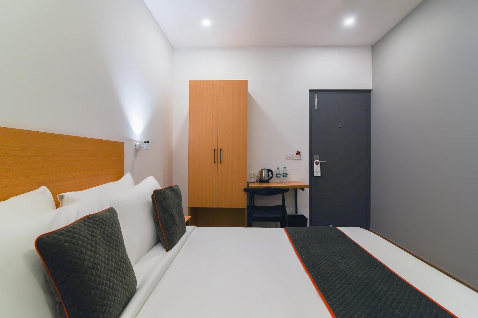 Super Townhouse Spruce Hotels Bellandur バンガロール エクステリア 写真
