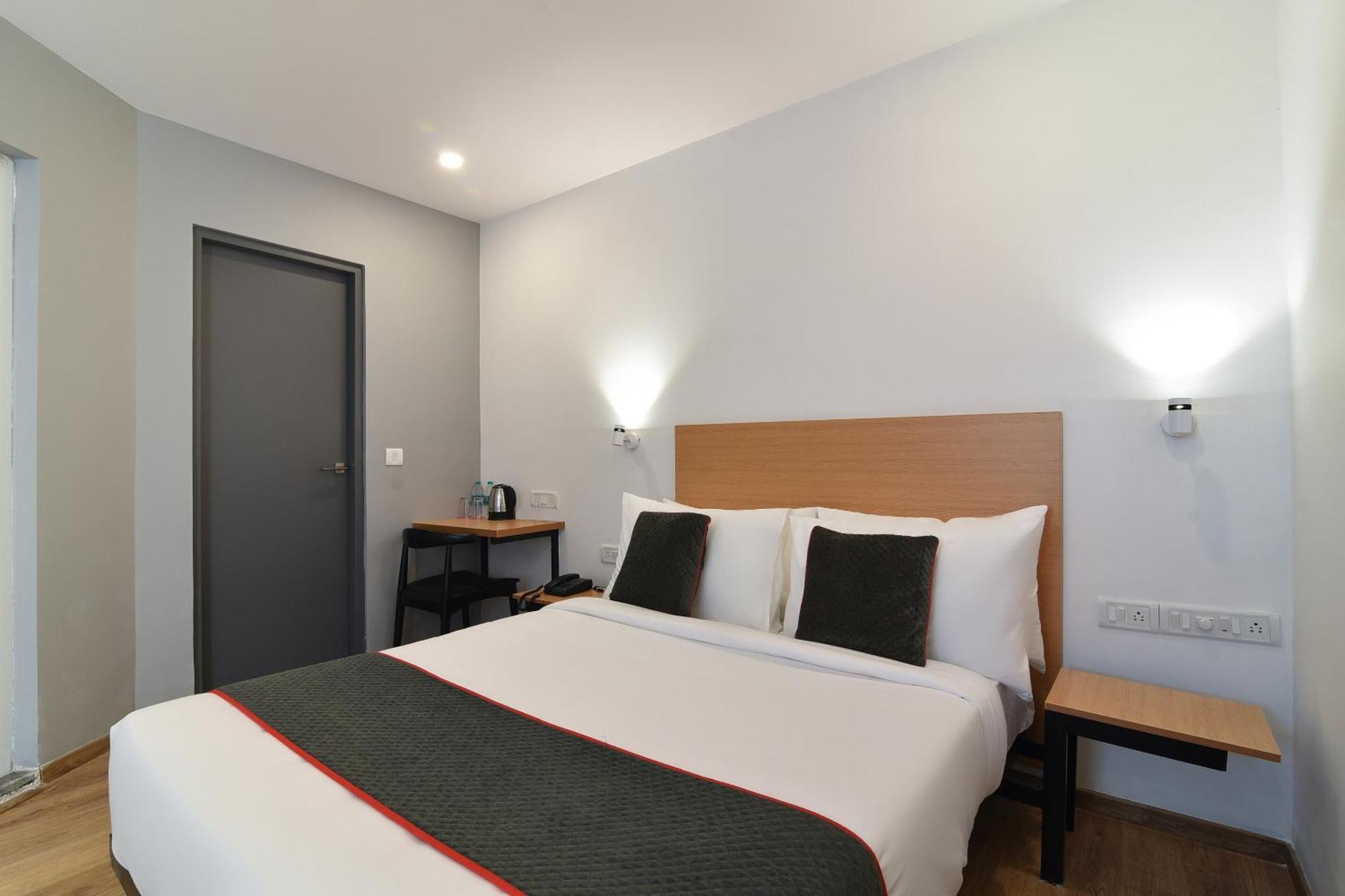 Super Townhouse Spruce Hotels Bellandur バンガロール エクステリア 写真